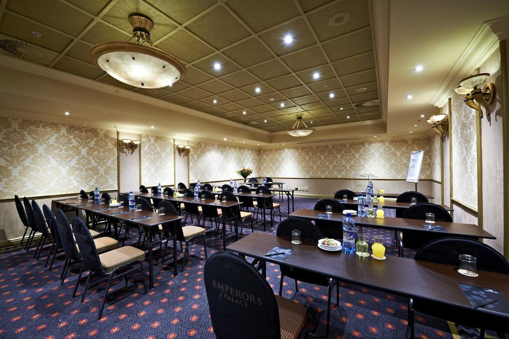 Peermont Metcourt Suites At Emperors Palace Kempton Park Exterior foto